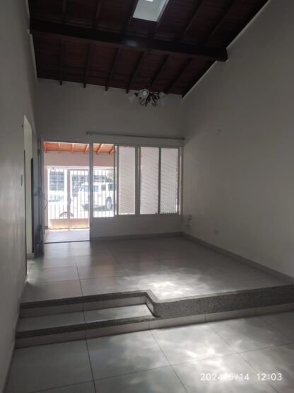 Arriendo Casa de 1 Piso Recientemente Remodelada