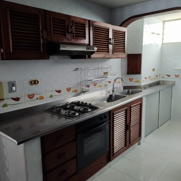 Amplio apartamento de 2 habitaciones en el edificio Antares en el barrio Blanco