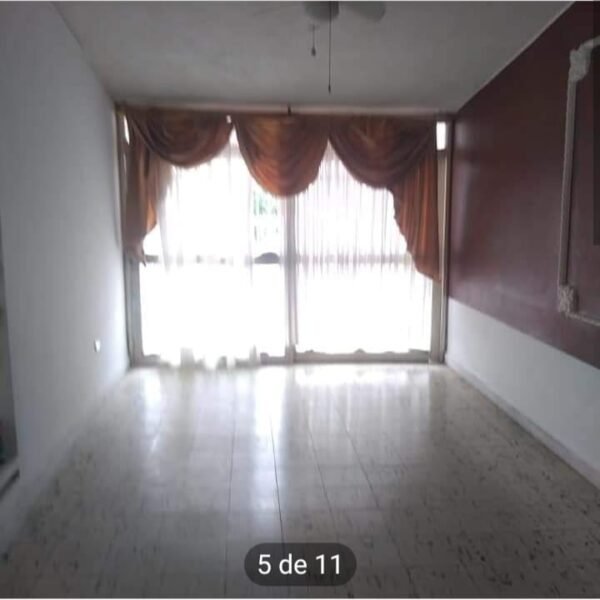 Casa en Venta en Quinta Oriental - Amplios Espacios y Potencial para Personalizar