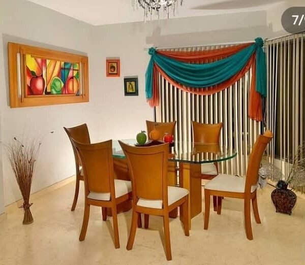 Venta de casa en San Cristóbal con piscina, sauna y gimnasio