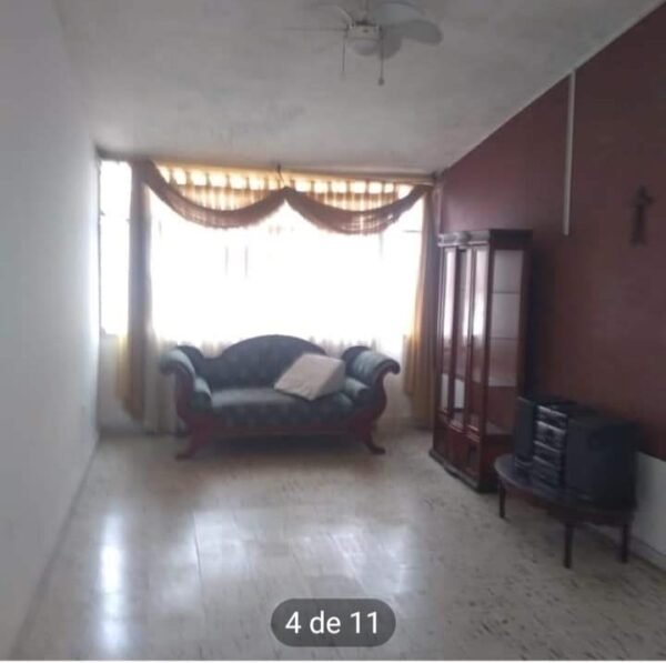 Casa en Venta en Quinta Oriental - Amplios Espacios y Potencial para Personalizar