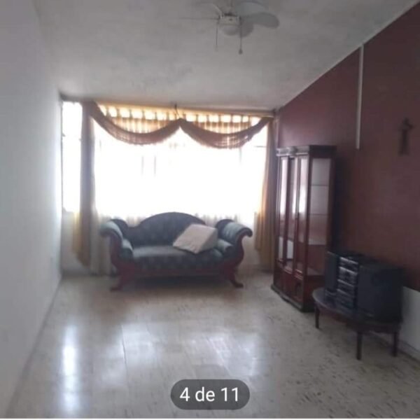 Casa en Venta en Quinta Oriental - Amplios Espacios y Potencial para Personalizar