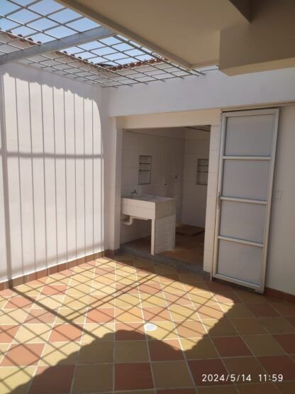 Arriendo Casa de 1 Piso Recientemente Remodelada