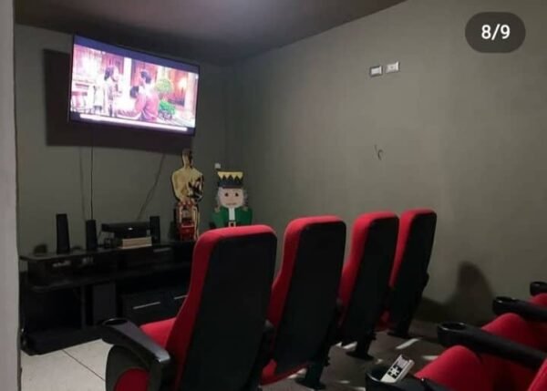 Venta de casa en San Cristóbal con piscina, sauna y gimnasio