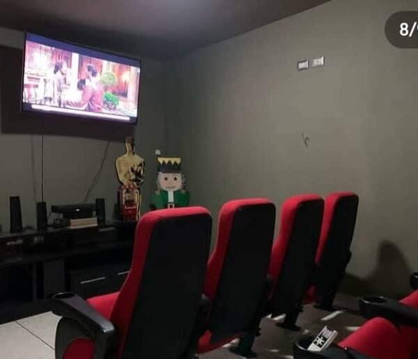 Venta de casa en San Cristóbal con piscina, sauna y gimnasio