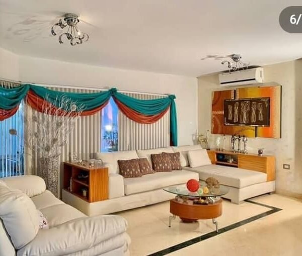Venta de casa en San Cristóbal con piscina, sauna y gimnasio