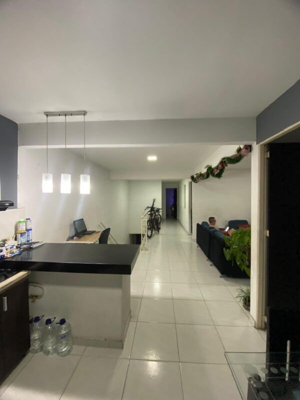 Casa con 4 Habitaciones y 3 Baños - Barrio Niza