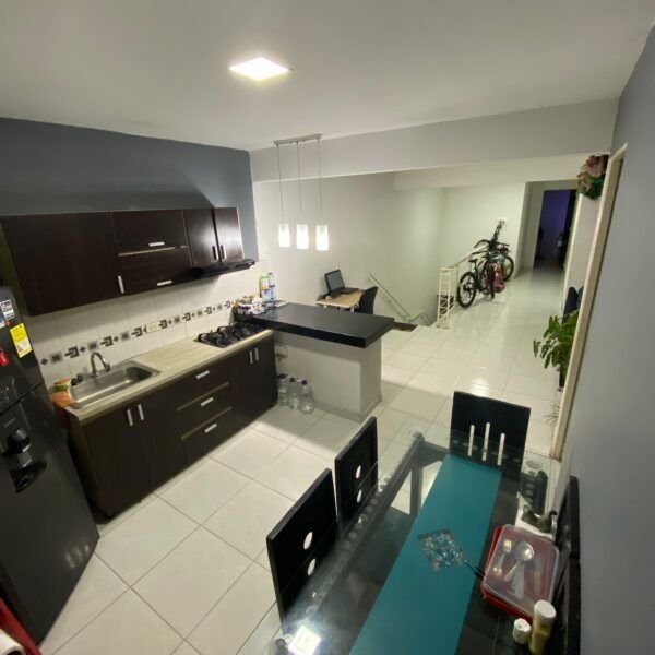 Casa con 4 Habitaciones y 3 Baños - Barrio Niza