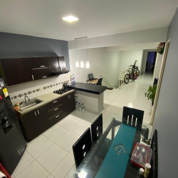 Casa con 4 Habitaciones y 3 Baños - Barrio Niza