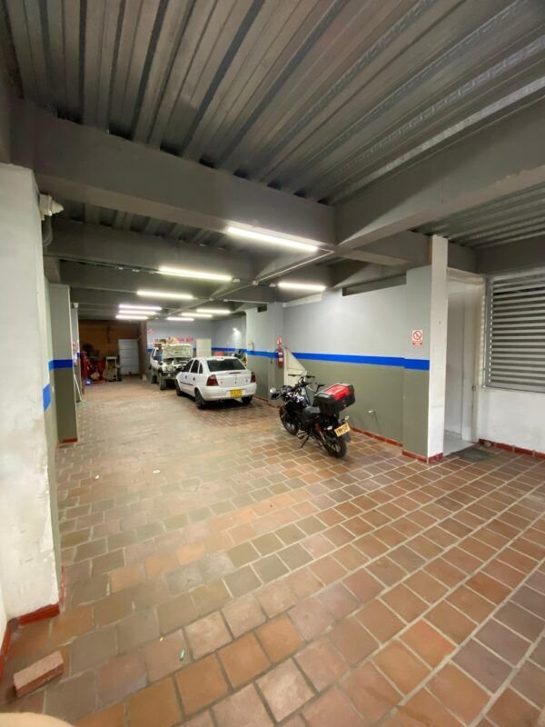 Casa con 4 Habitaciones y 3 Baños - Barrio Niza