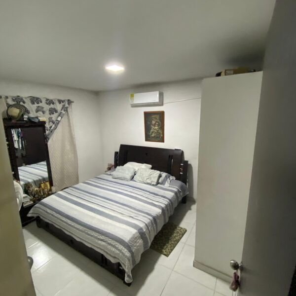 Casa con 4 Habitaciones y 3 Baños - Barrio Niza