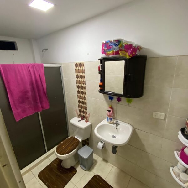 Casa con 4 Habitaciones y 3 Baños - Barrio Niza