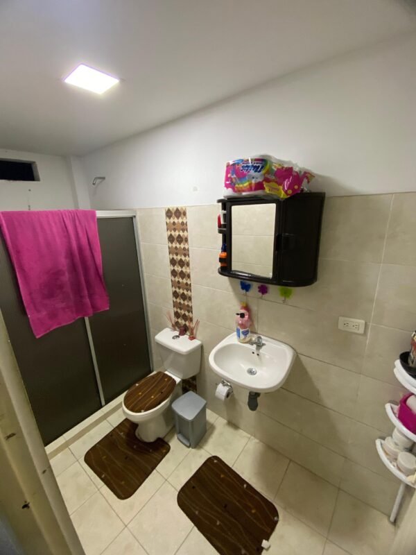 Casa con 4 Habitaciones y 3 Baños - Barrio Niza