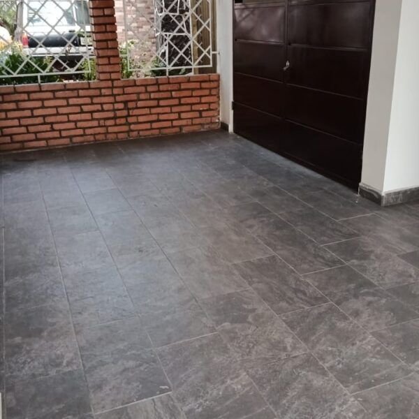 Venta de Casa Amplia en Barrio Popular