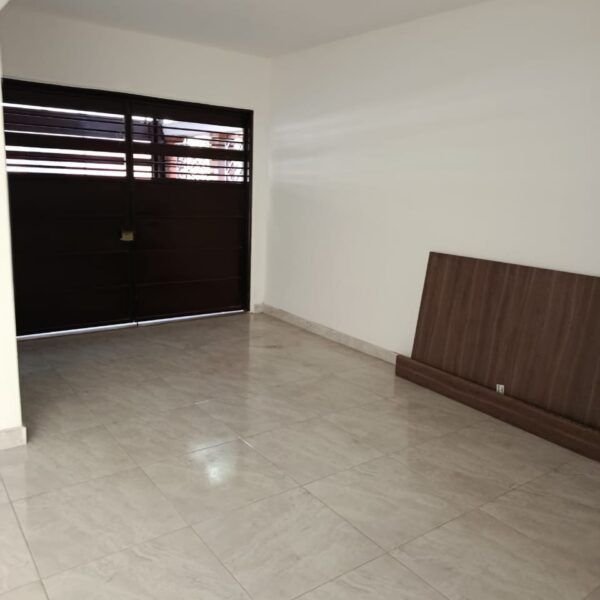 Venta de Casa Amplia en Barrio Popular