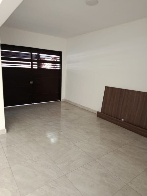 Venta de Casa Amplia en Barrio Popular