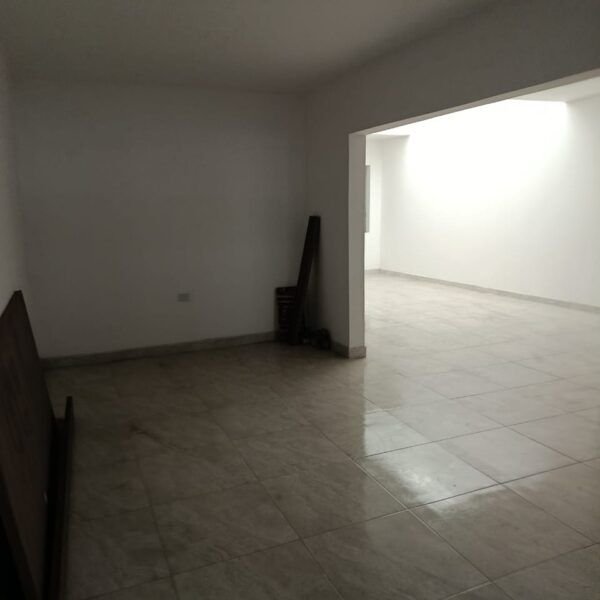 Venta de Casa Amplia en Barrio Popular