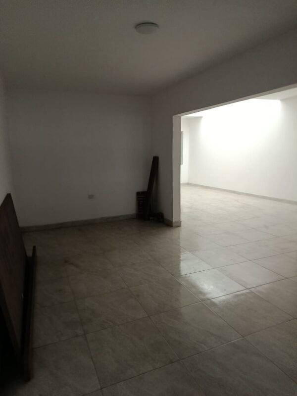 Venta de Casa Amplia en Barrio Popular