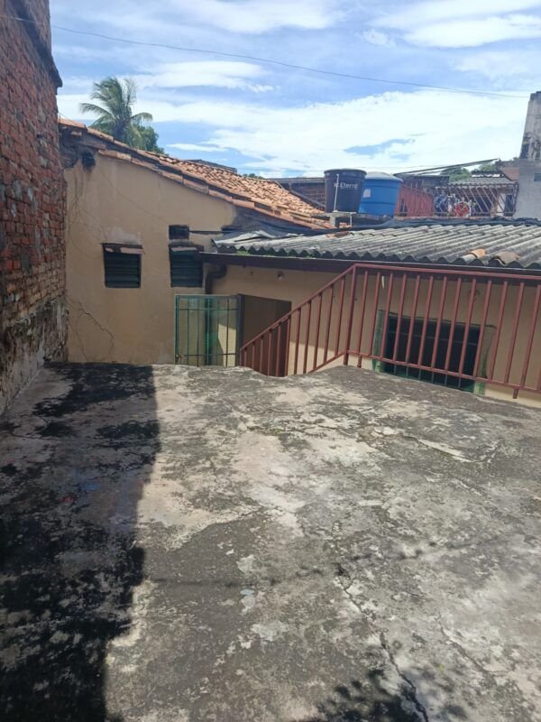 Casa con 3 Apartamentos en Venta