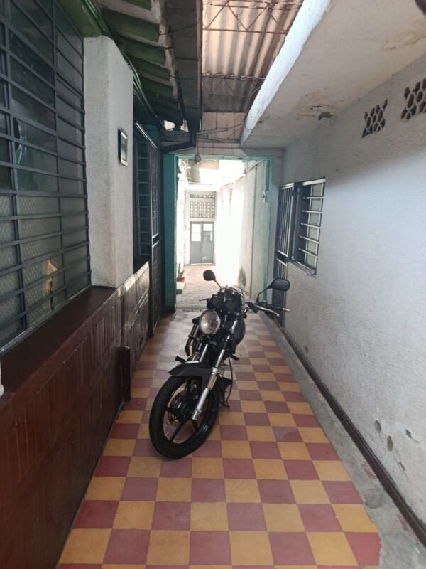 Casa con 3 Apartamentos en Venta