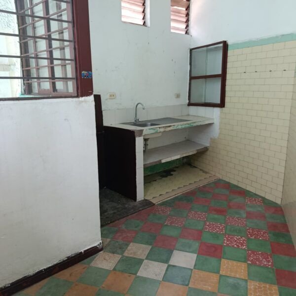 Casa con 3 Apartamentos en Venta