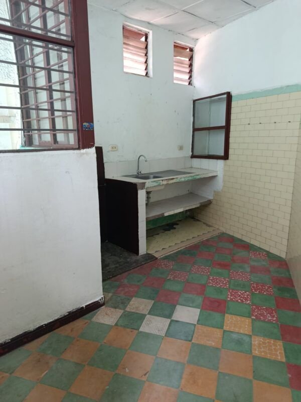 Casa con 3 Apartamentos en Venta