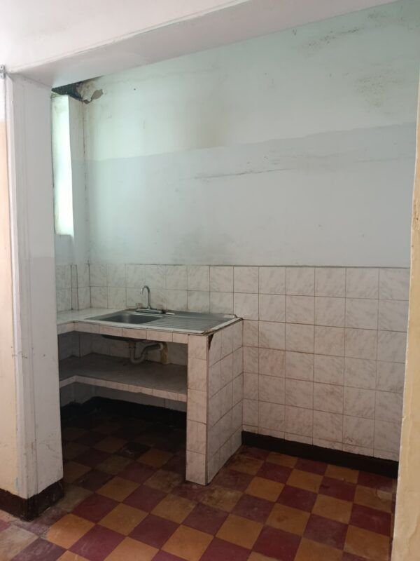 Casa con 3 Apartamentos en Venta