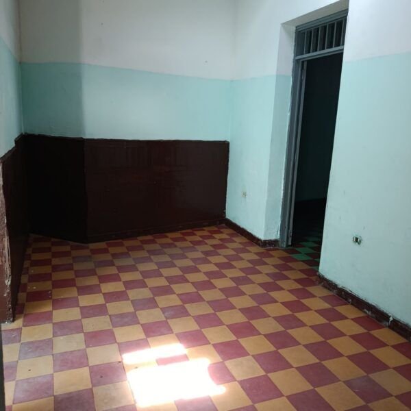 Casa con 3 Apartamentos en Venta