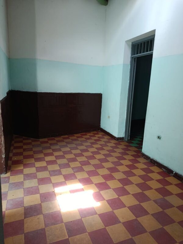 Casa con 3 Apartamentos en Venta