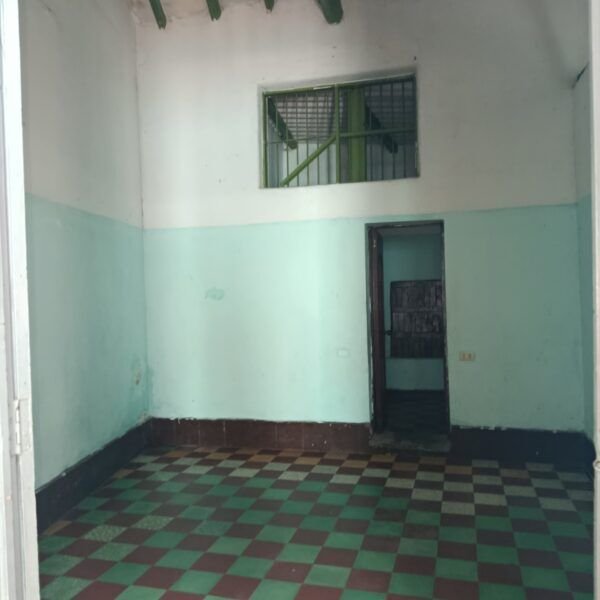 Casa con 3 Apartamentos en Venta