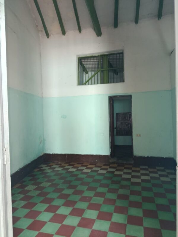 Casa con 3 Apartamentos en Venta