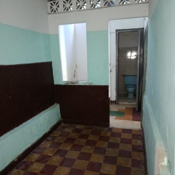 Casa con 3 Apartamentos en Venta
