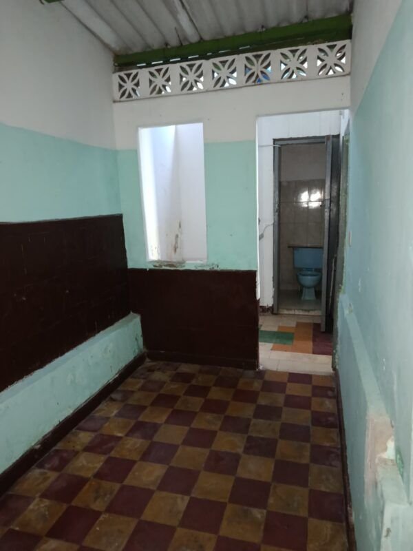 Casa con 3 Apartamentos en Venta