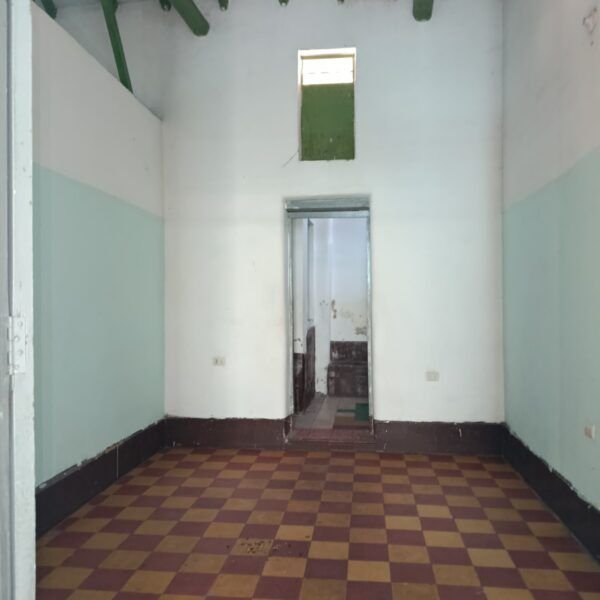 Casa con 3 Apartamentos en Venta