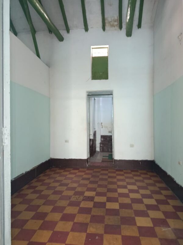 Casa con 3 Apartamentos en Venta