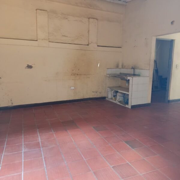 Casa con 3 Apartamentos en Venta